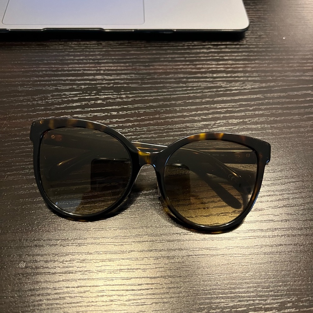 Givenchy sunglasses - Picture 3 of 4